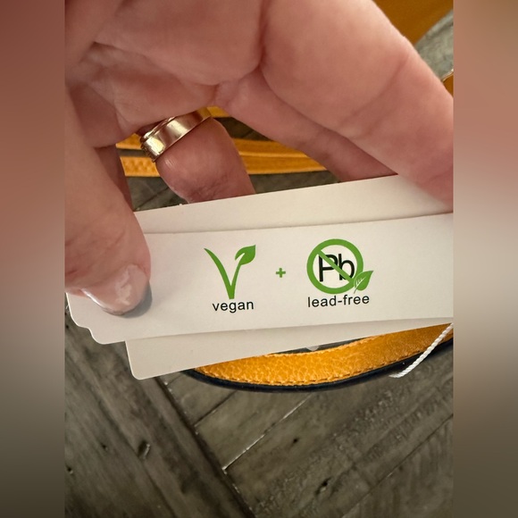 BNWT Vegan Leather Winky Bear Tote Bag, as seen on TikTok. - Picture 6 of 6